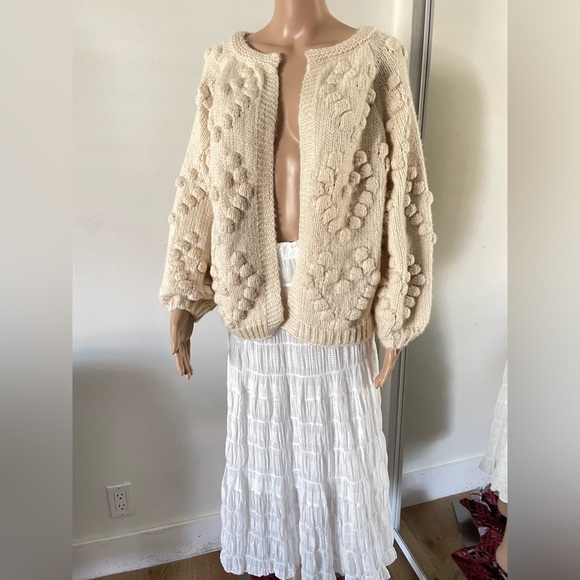 Anthropologie Style Chunky Pom Pom Heart Cardigan Sweater Puffs Size M Cream - Picture 9 of 11